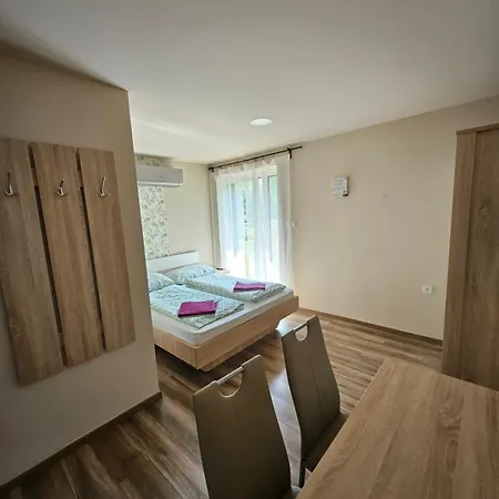 Babérkák Aparthotel